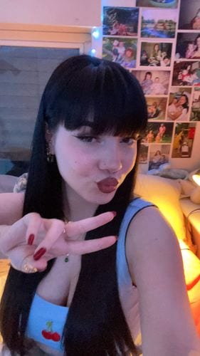 Emily OnlyFans jóvenes 4