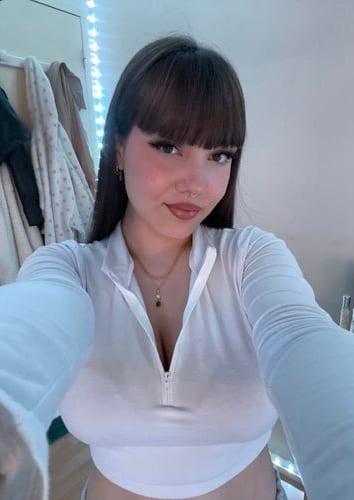 Chloé OnlyFans jóvenes 4